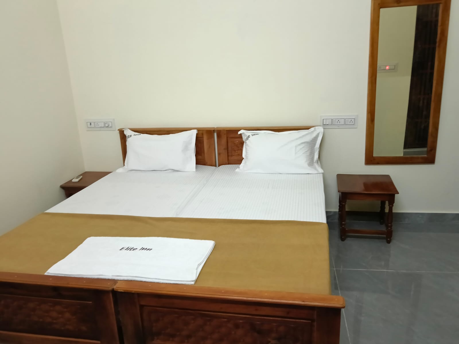 Elite Inn Room